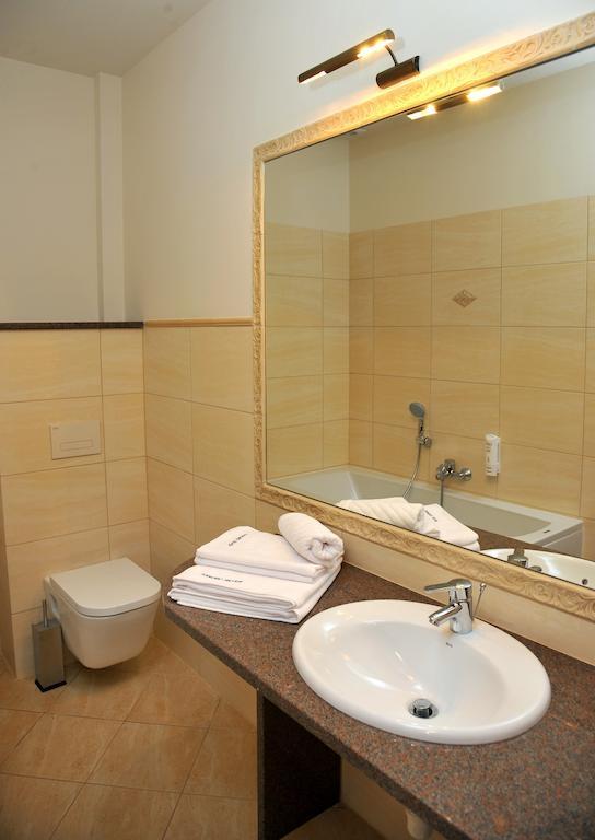 Hotel Sandro Silver Leszno  Esterno foto