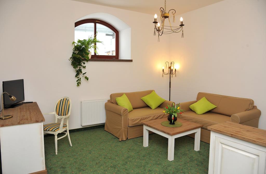 Hotel Sandro Silver Leszno  Esterno foto