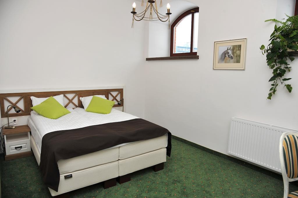 Hotel Sandro Silver Leszno  Esterno foto